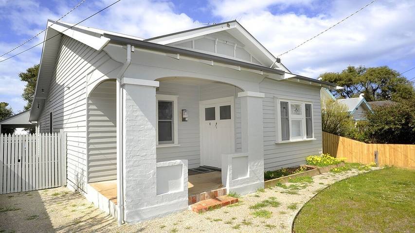 Holiday home for 12 people, with terrace and garden in Queenscliff