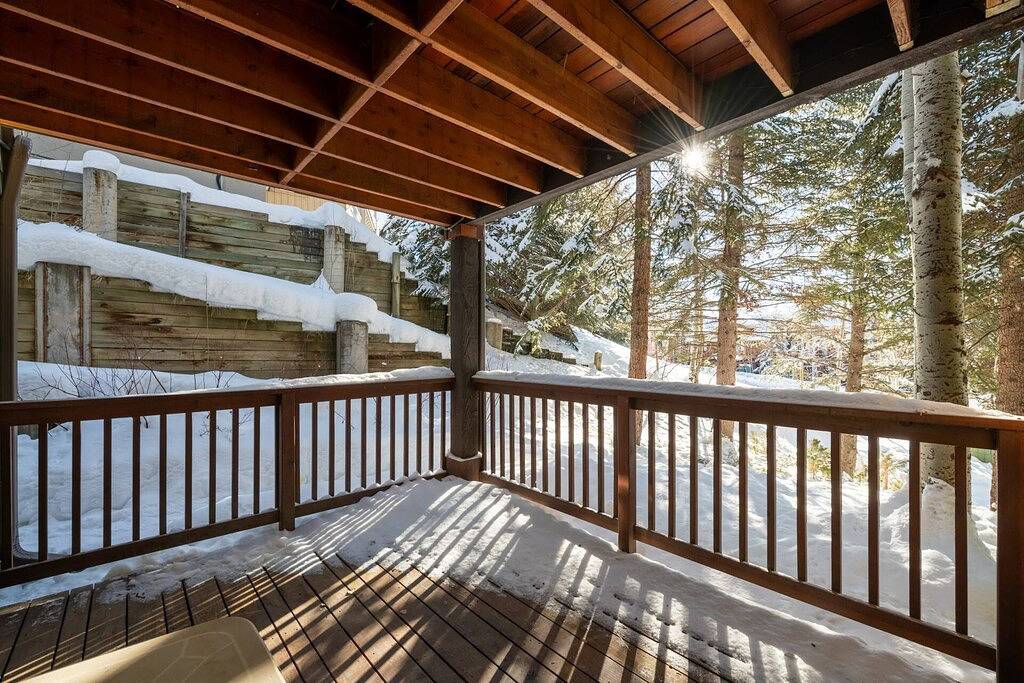 Ganze Wohnung, Walk 240 yds to Resort+Steps to Hot Tub/Free Town/Ski Bus-Wood Stove/Cabin Like Setting-Covered Deck in Steamboat Springs, Medicine Bow-Routt Nationalwald