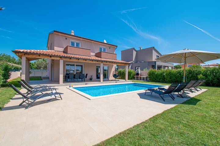 Ferienhaus für 8 Personen, mit Balkon und Terrasse sowie Garten und Pool in Pula - 2