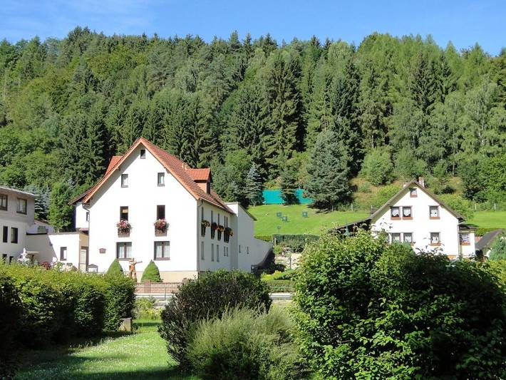 BnB für 4 Personen, mit Whirlpool und Terrasse sowie Garten und Pool im Thüringer Wald