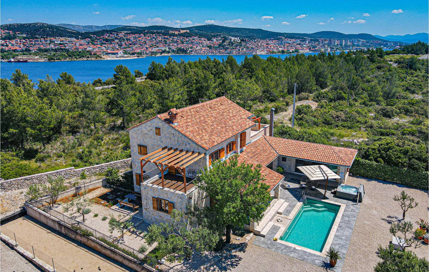Casa de vacaciones para 8 personas con terraza in Šibenik, Condado de Šibenik-Knin