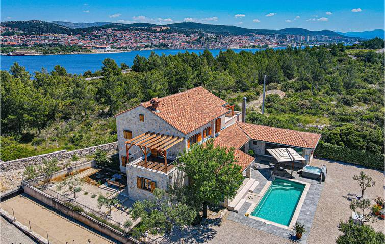 Holiday home for 8 people, with pool and hot tub as well as sauna and terrace, with pets - 1