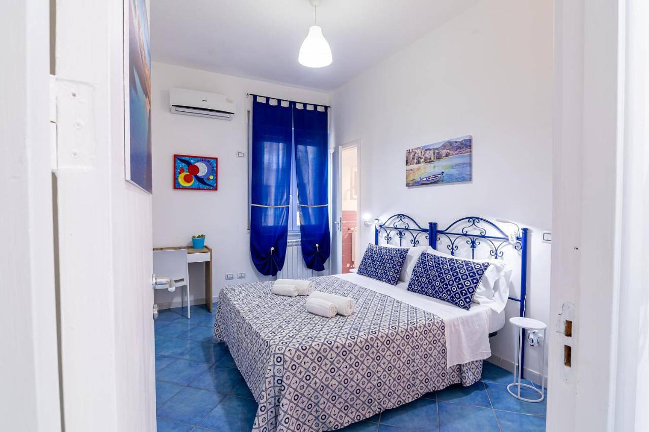 Double Room with Private Bathroom in Cefalù, Cefalù (Comune)