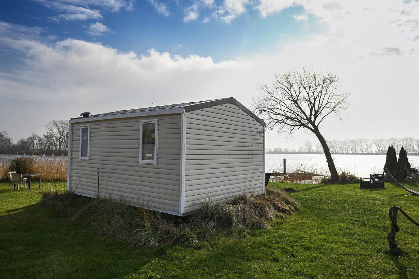 Mini-Ferienhaus Eidernest 1 – Dein naturnaher Rückzugsort an der Eider in Süderstapel, Eider-Treene-Sorge