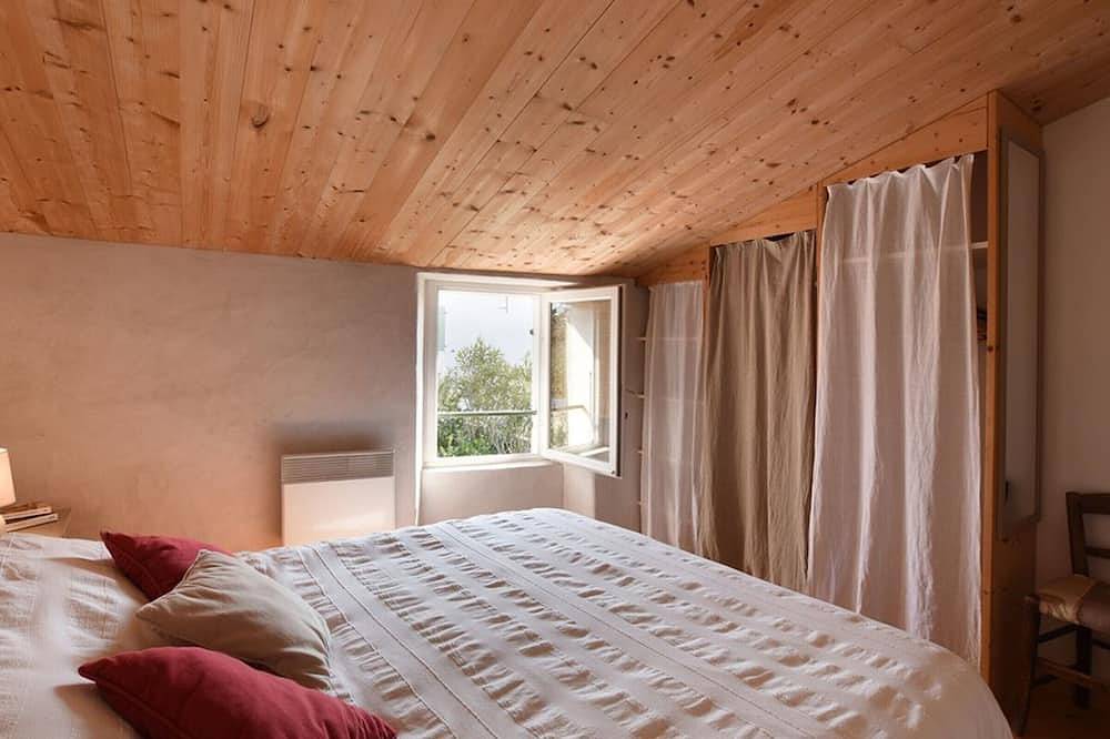 Casa antigua con encanto en el centro de Saint Clément des Baleines, cerca de la playa y equipada in Saint-Clément-des-Baleines, Isla de Ré