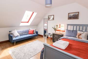 Log Cabin for 10 People in Falkirk, Scotland, Photo 2