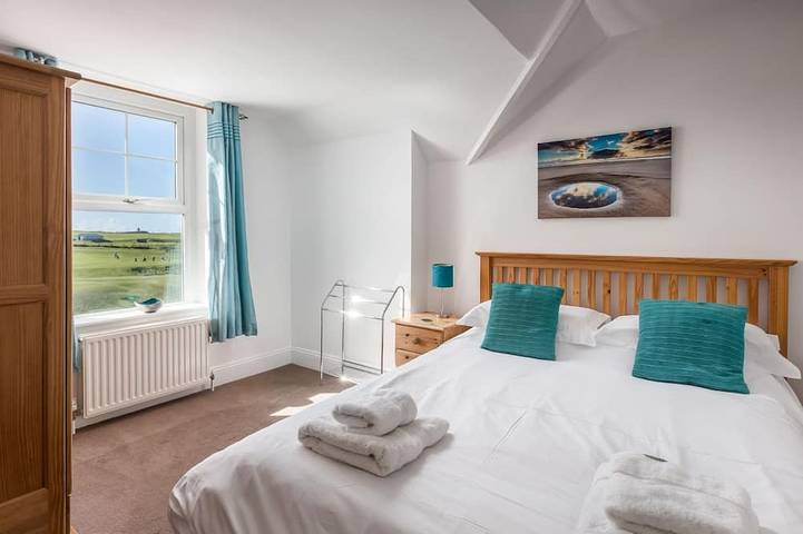 Estran - superbe maison près de la plage de dormir 16 invités in Bude, Cornouailles