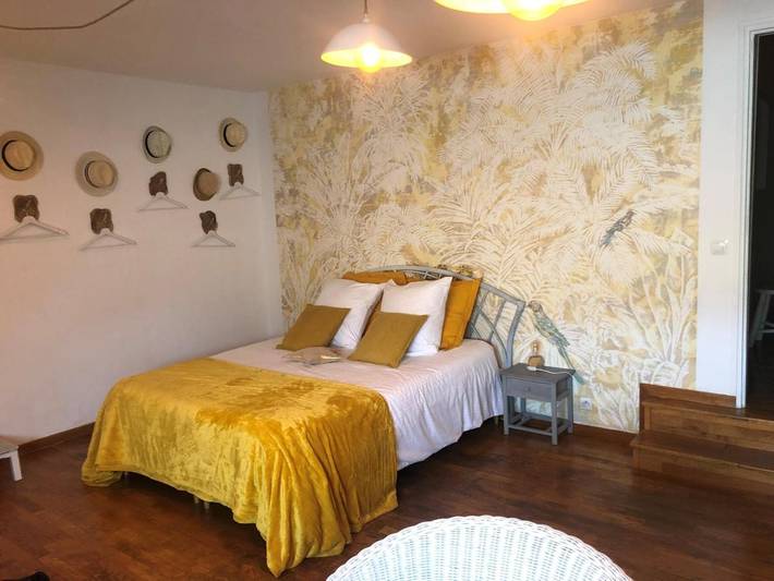 Chambre d’hôte pour 5 personnes, avec Terrasse ainsi que Jardin et Vue à Putot-en-Auge