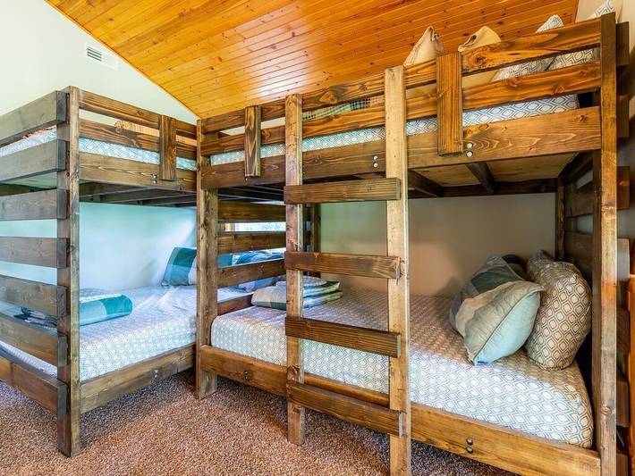 Vacation house for 14 people, with pool and terrace in Missouri