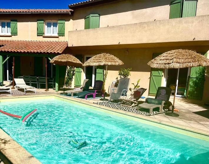 Chambre d’hôte pour 2 personnes, avec piscine ainsi que terrasse et vue à Saint-Jean-de-Barrou