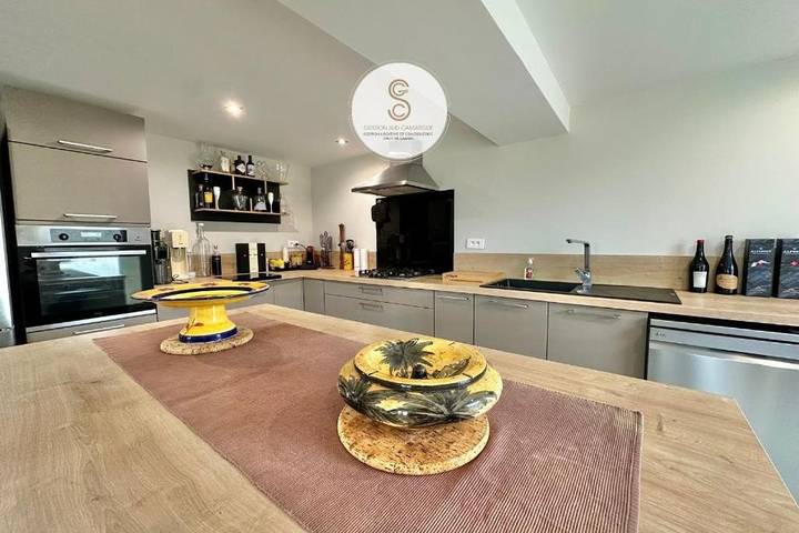 Location de vacances pour 6 personnes, avec piscine ainsi que balcon et jardin à Fourques - 4