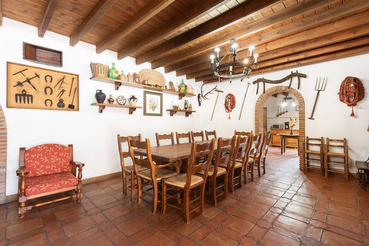 Country House 'Piedras Blancas' with Mountain View, Private Pool and Wi-Fi in Colmenar, Cordillera Penibética