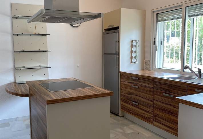 Entire apartment, Apartment 'Apart Mijas playa Club - La Cala' near Beach with Shared Pool, Open Terrace, A/C & Wi-Fi in Playa de La Cala - El Torreón (Mijas), Mijas