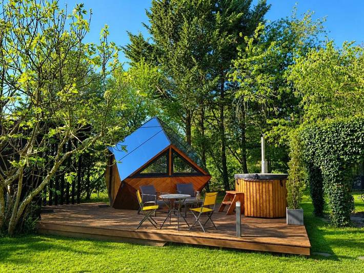 Chambre d’hôte pour 2 personnes, avec Terrasse et Jacuzzi ainsi que Jardin et Piscine
