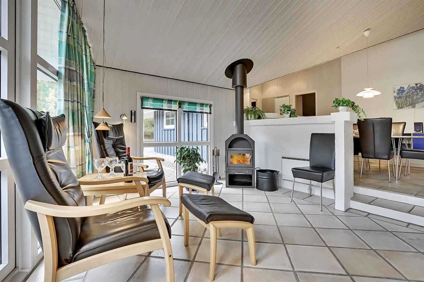 Beautiful home in Blåvand w/ 4 Bedrooms, Sauna and Wifi in Blavand, Varde Region