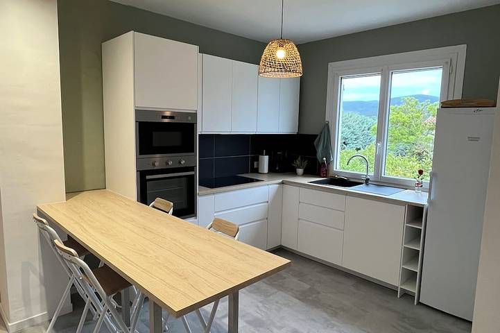 Maison de vacances pour 14 personnes, avec balcon et jardin, animaux acceptés à Vallon-Pont-d'Arc
