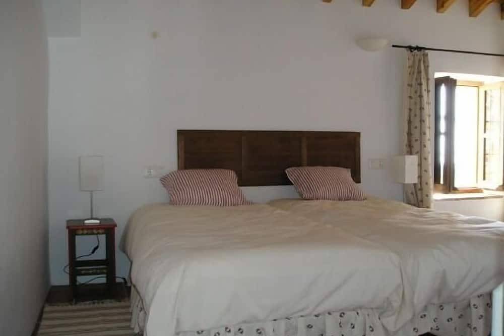 Casa Ábalos, in the middle of nature in Periana, Málaga Province