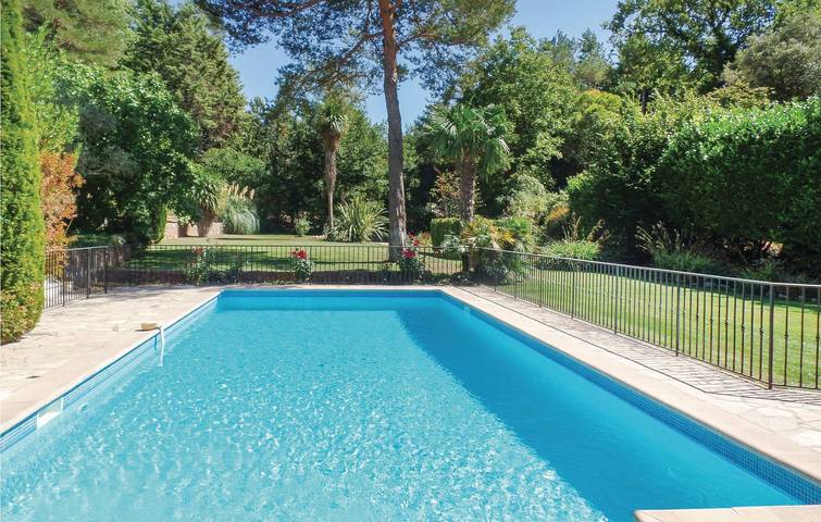 Location de vacances pour 8 personnes, avec jardin ainsi que piscine et terrasse à Callian - 3