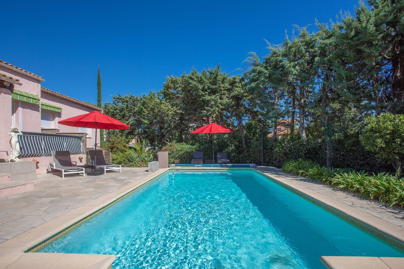 Appartement entier, Appartement 'Ptit Coin De Paradis Plage Peguiere' avec piscine privée, Wi-Fi et climatisation in Saint-Raphaël, Massif de l'Esterel