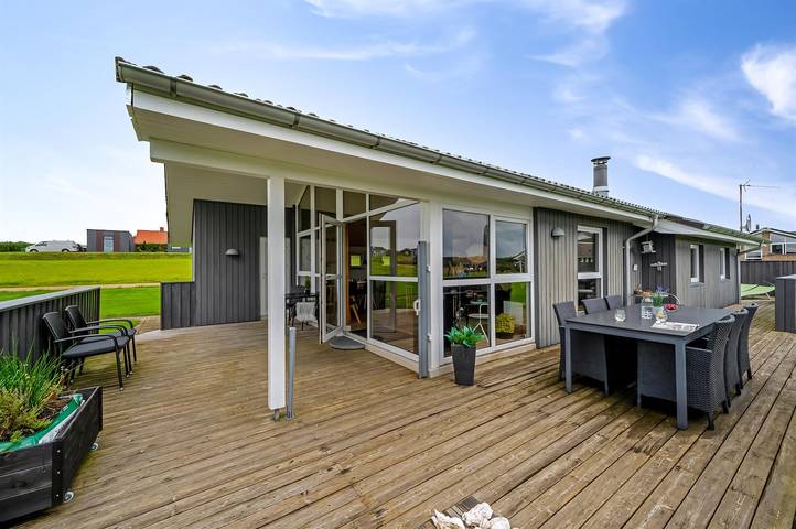 Feriehus for 8 personer, med terrasse og jacuzzi i tillegg til sauna - 1