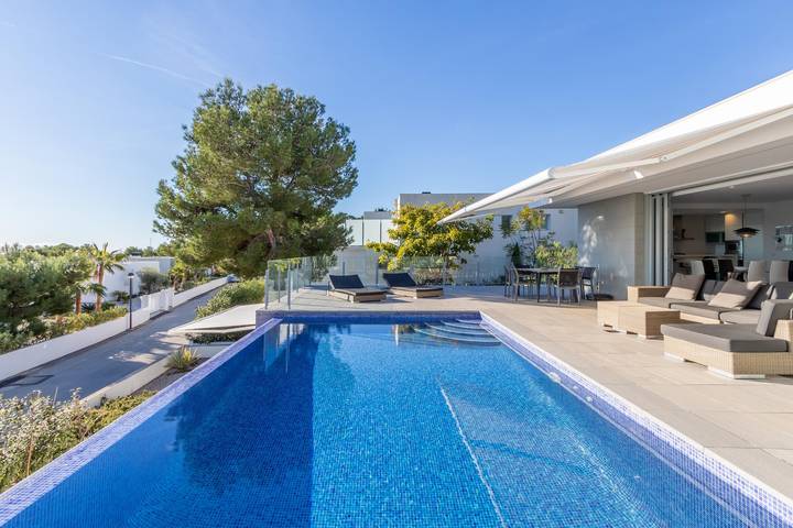 "Villa Casa Chic" con vistas a la montaña, piscina, Wi-Fi, jardín y terraza in Benitachell, Costa Blanca
