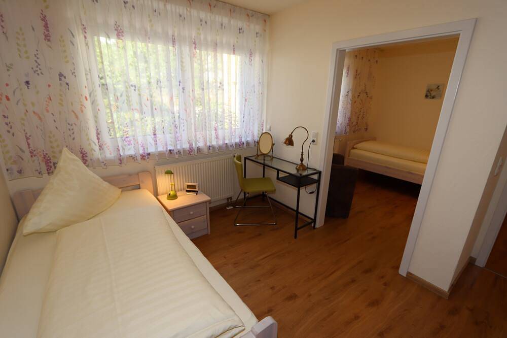 Ganze Wohnung, Komfortable Ferienwohnung 5 (63qm) - behindertengeeignet, kostenloses Wlan in Bad Steben, Landkreis Hof