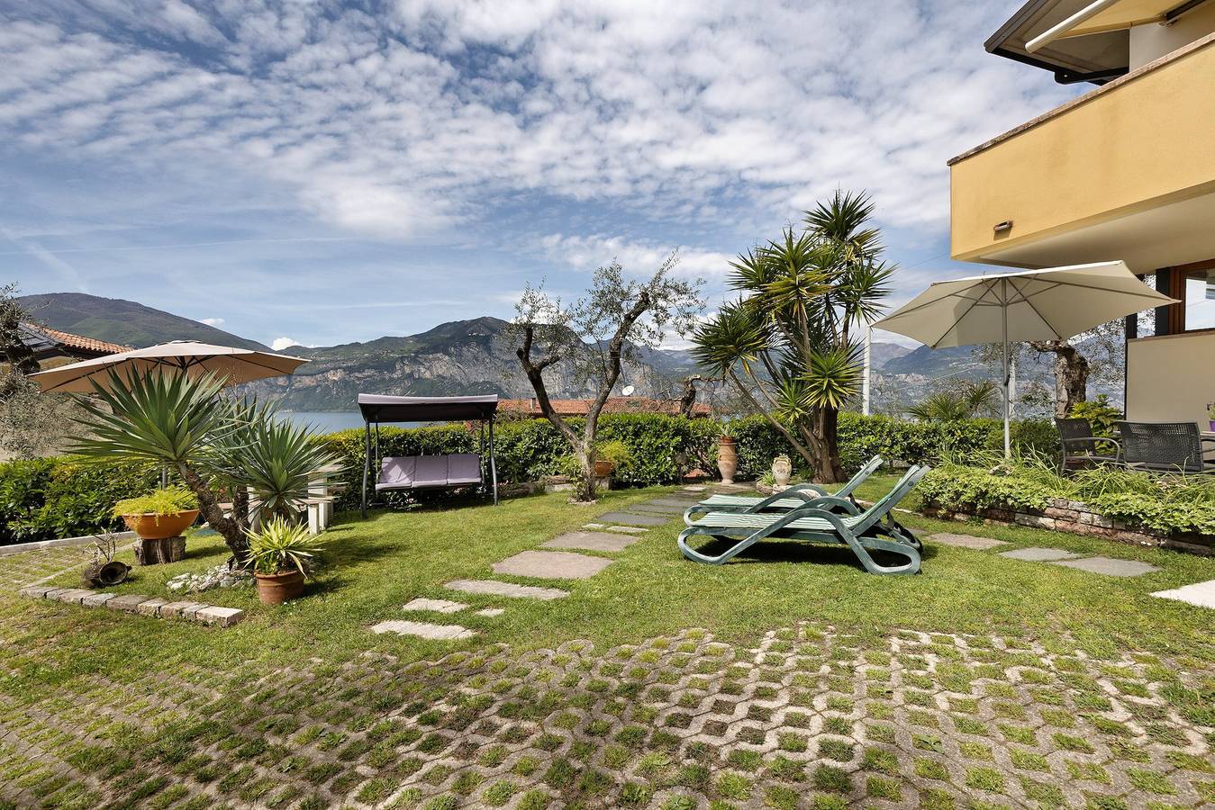 Ganze Wohnung, Ferienwohnung 'Edda - Sole' mit Seeblick, privater Terrasse und Wi-Fi in Brenzone, Gardasee-Berge