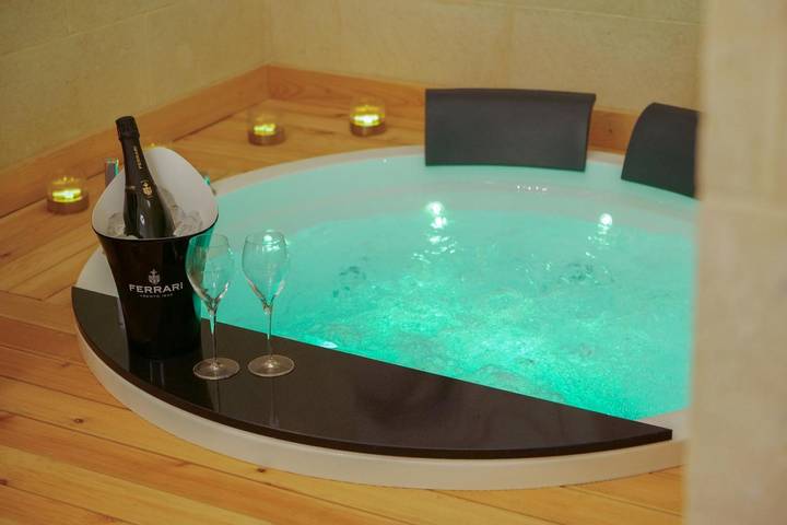 Ferienhaus für 4 Personen, mit Balkon und Whirlpool in Francavilla Fontana