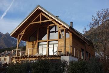 Maison de campagne pour 10 personnes, avec balcon et jardin à Puy-Saint-Eusèbe
