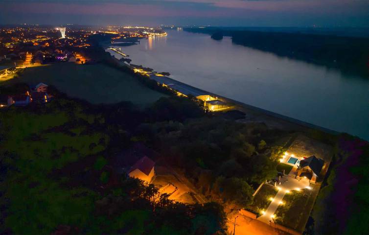 Gemütliche 2-Zimmer-Wohnung mit Pool, Grill und 2 km Entfernung zum Strand in Vukovar, Vukovar-Srijem