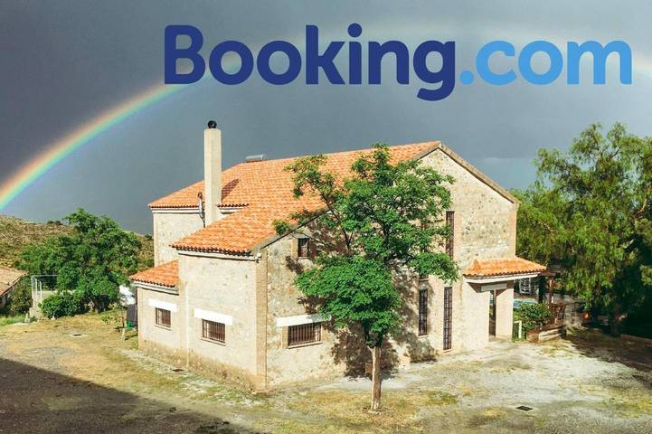Casa rural para 12 personas, con jardín además de vistas y piscina en Oria (Andalucía)