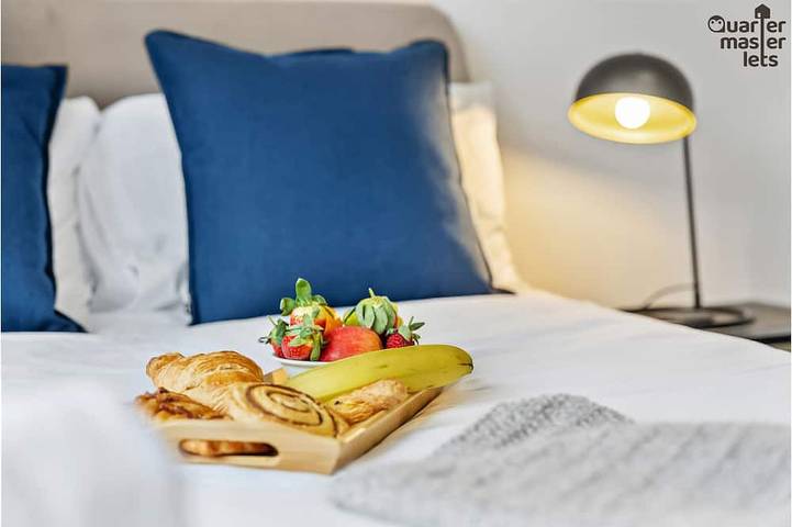 Maison de ville centrale 5 lits (9 couchages) avec parking in Leamington Spa, Warwickshire