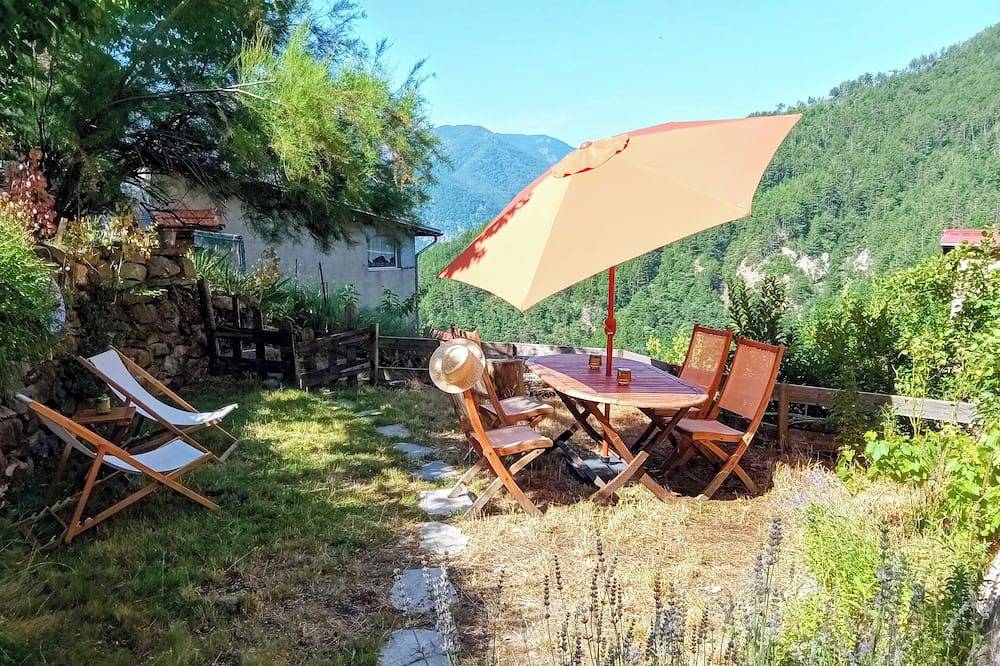 Maison dans un village perché, un refuge pour les amoureux de la nature ! in Théus, Région de Gap