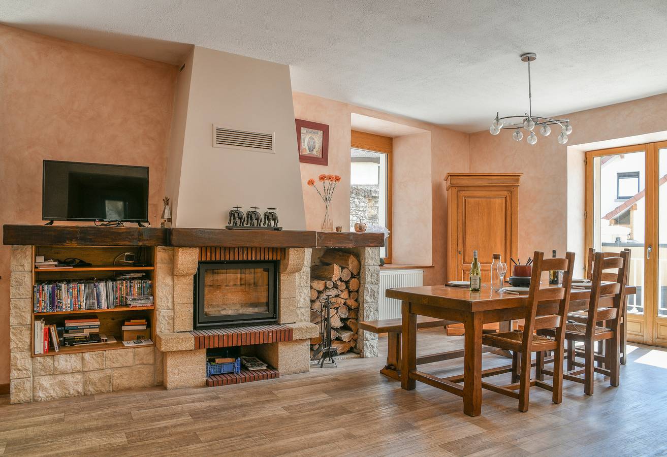 Casa de vacaciones 'Le Moulin De Bayard' con vistas a la montaña, terraza privada y Wi-Fi in Pontcharra, Isère