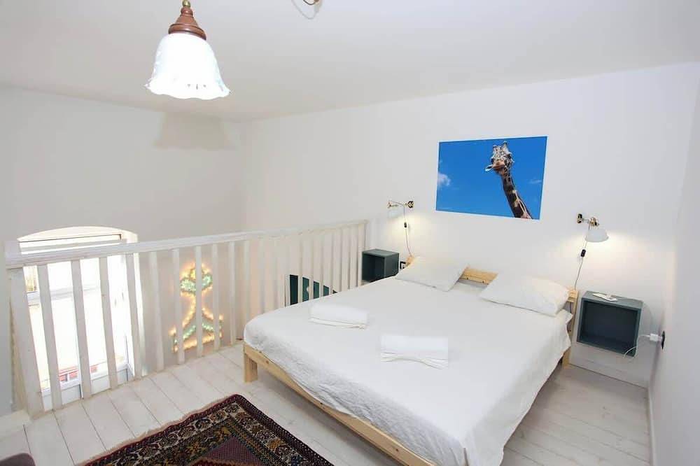 Appartamento intero, 2 bedrooms flat in Bari Old Town in Bari, Provincia di Bari