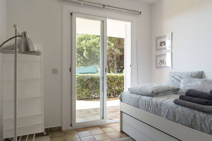 Twin villas with large pool and sea views near Barcelona. Free wifi, a/c in Sant Pol de Mar, Maresme