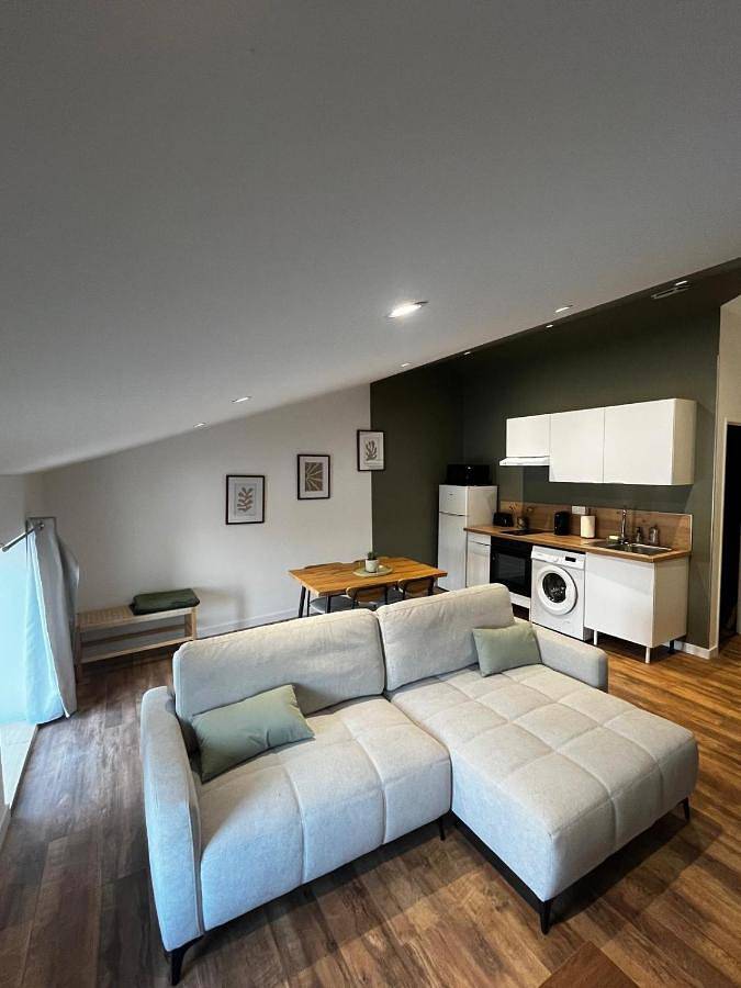 Gîte pour 4 personnes, avec vue et vue sur le lac, adapté aux familles à Andance - 3