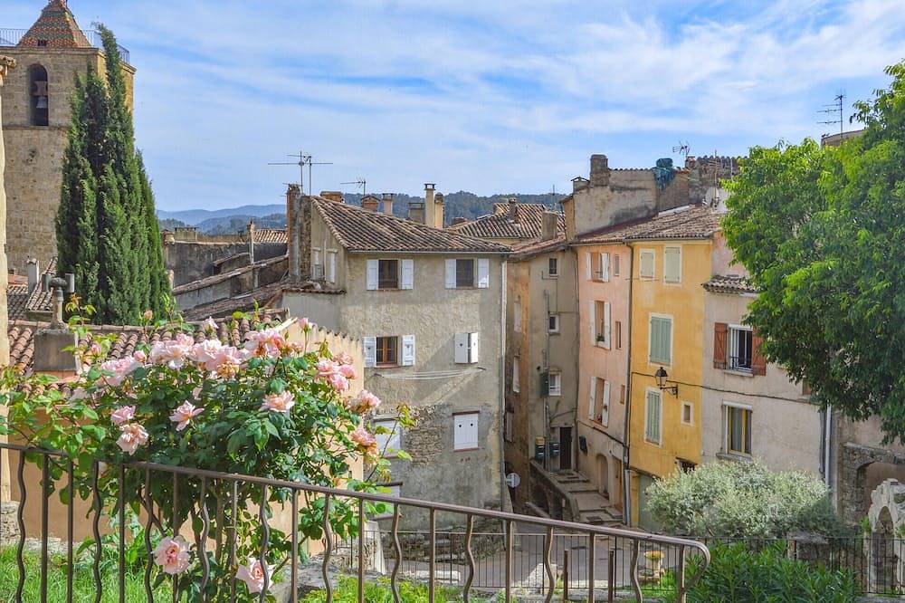 Entire apartment, Nice apartment in Barjols with Wifi in Barjols, Brignoles region