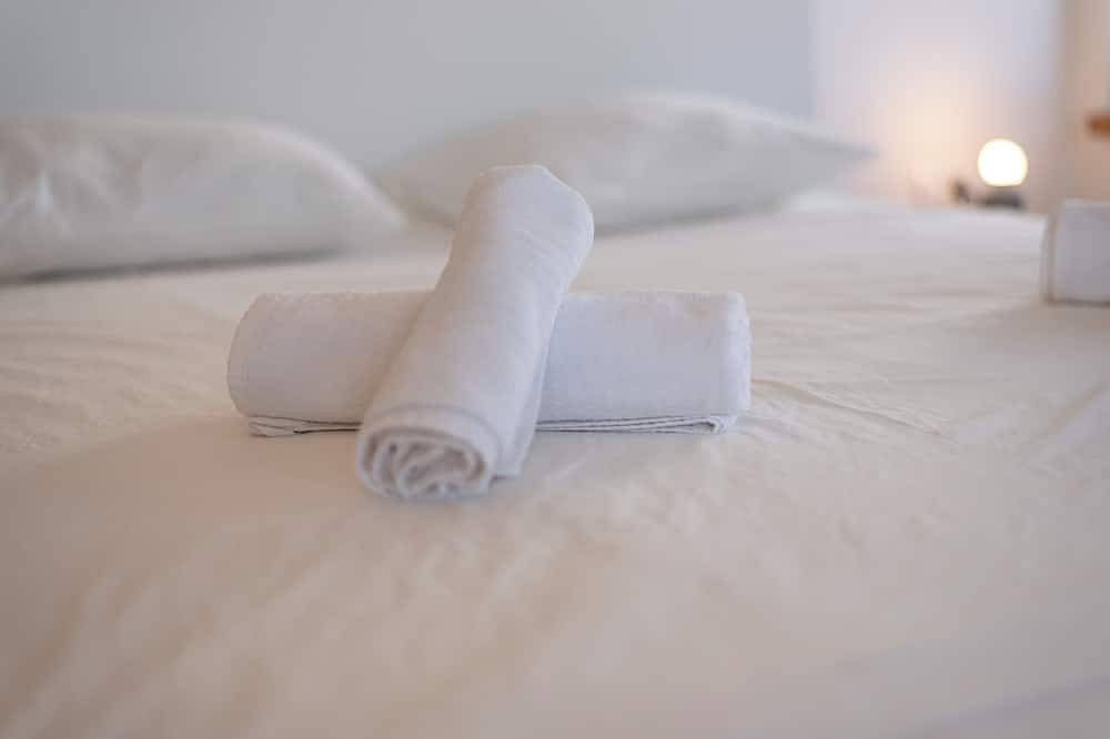 Entire apartment, Brand new apt W Balcony & Perfect Seaview @ Center in Hvar City, Hvar