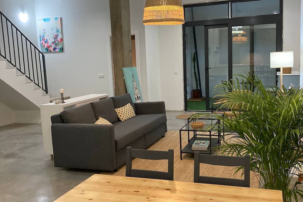 Ganze Wohnung, Spacious and cozy apartment with courtyard near Plaza de España in Distrito Sur (Sevilla), Sevilla