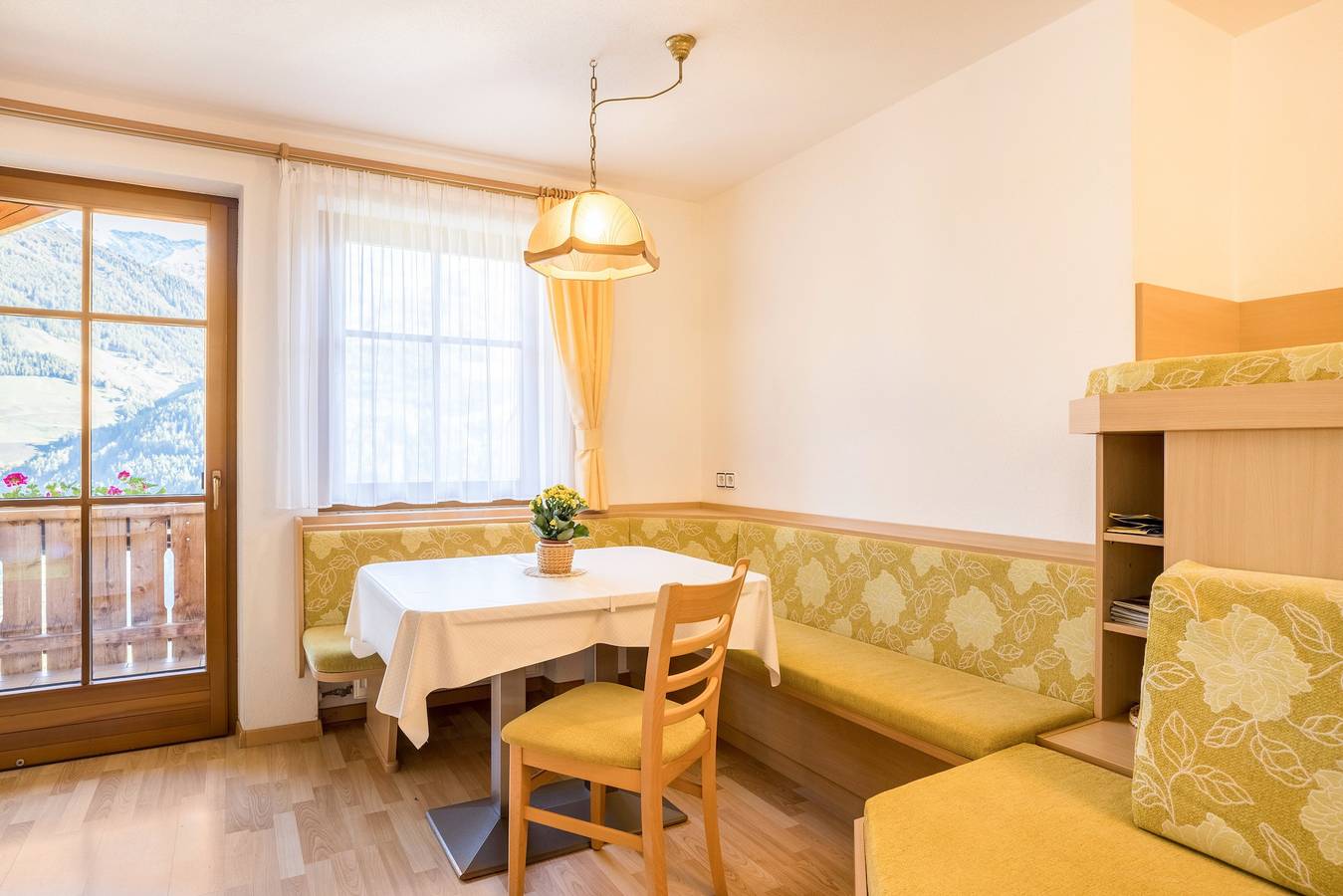Geheel appartement, Appartement "Kuglerhof 2" met Uitzicht op de Bergen, Wi-Fi, Balkon, Terras & Tuin in Steinhaus (Ahrntal), Ahrntal