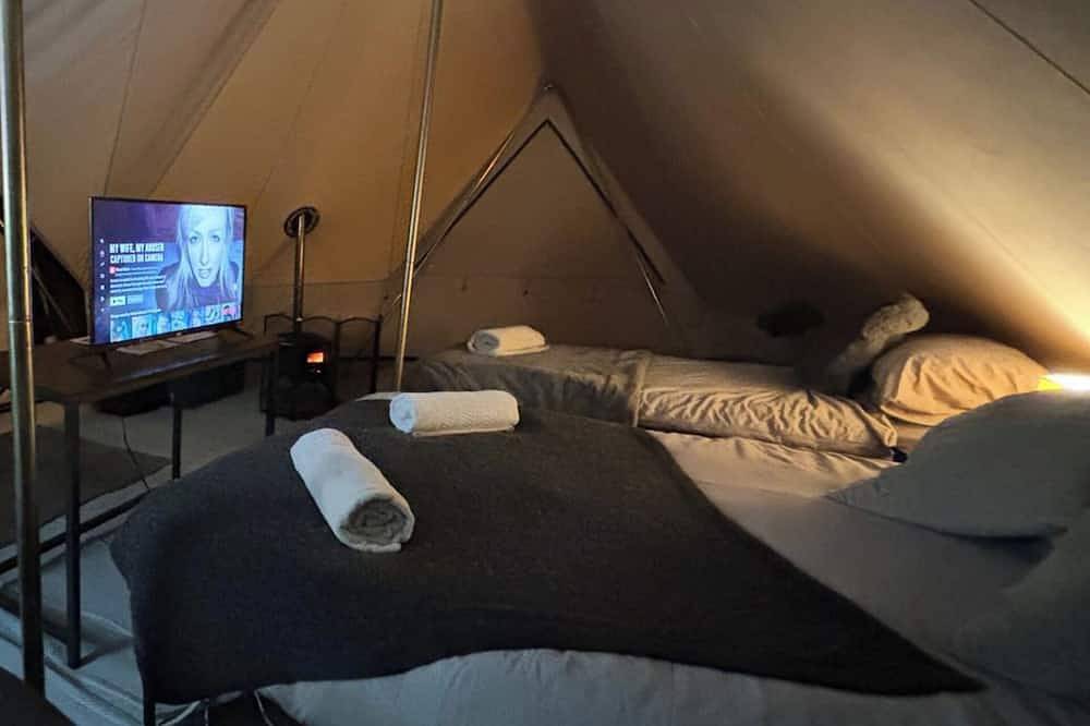 Cozy Hot Tent with Log Burner & Hot Tub Left Tent in Isle of Anglesey