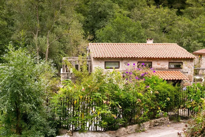 Casa rural para 6 personas, con vistas además de piscina y jardín - 1