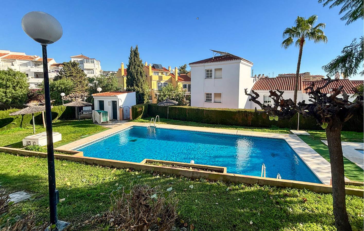 Meerblick-Apartment mit Pool & Terrasse, Garage - 800m bis Playa Los Claros in Torre de Benagalbón, Rincón de la Victoria