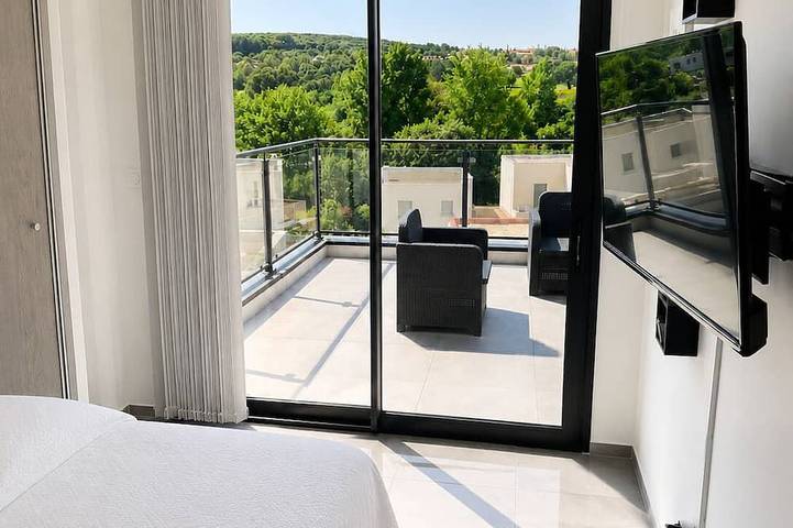 Magnificent villa with golf view 20 min from the sea and 10min from the center of Montpellier in Juvignac, Costa mediterránea (Francia)