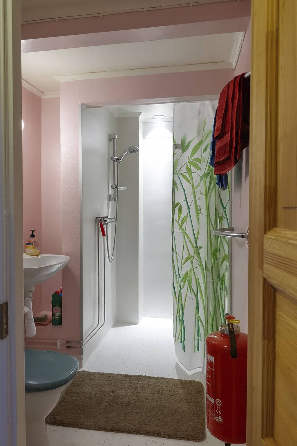 Am Wald mit Kaminofen und Veranda in Västerbotten