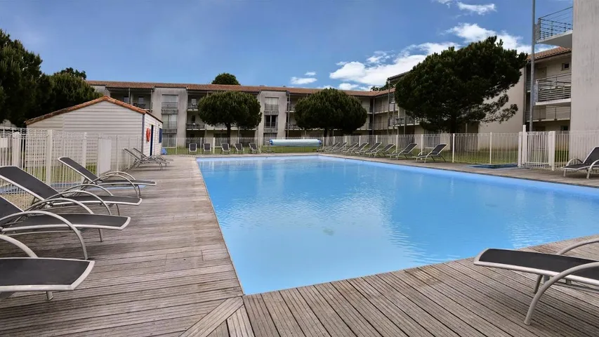 Aparthotel para 6 personas, con piscina y jardín además de sauna y terraza, Se admiten mascotas - 1