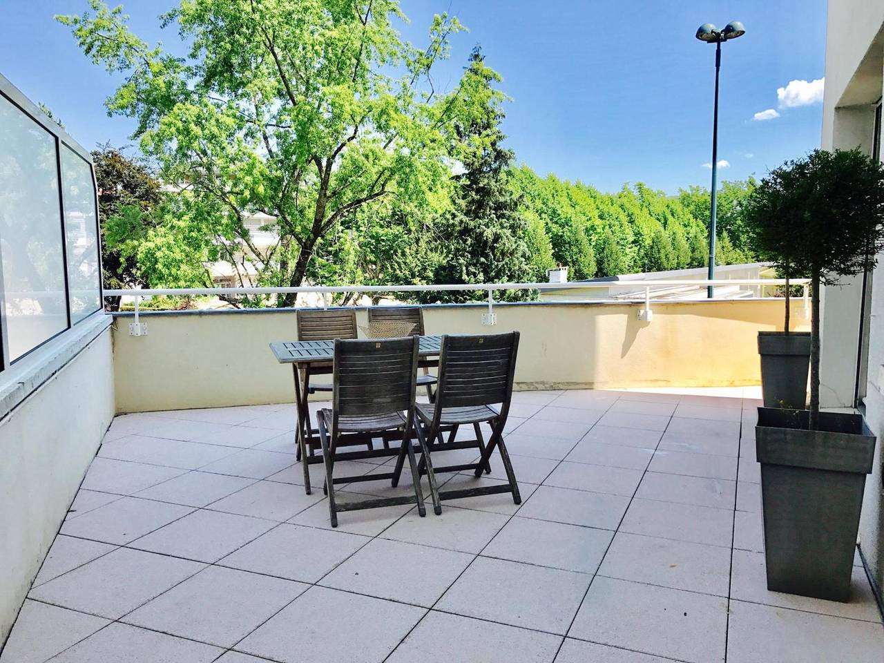 Entire apartment, Close to Lake & Old Town – 2-Bedroom Apartment with Large Terrace in Annecy, Annecy region
