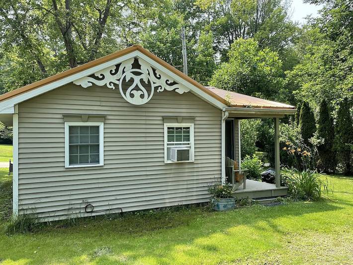 Vacation rental for 3 people, with yard in Lake Erie