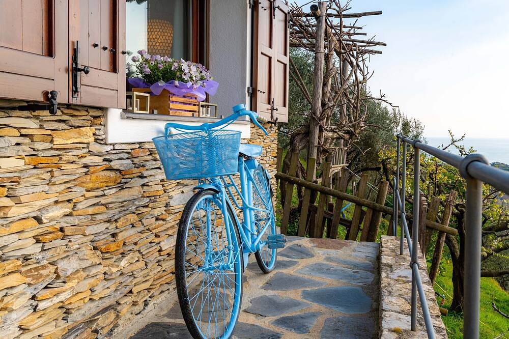 Charmantes traditionelles Steinhaus mit herrlichem Meerblick und Privatsphäre. in Cogorno, Riviera di Levante